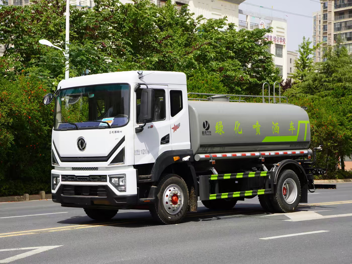 東風(fēng)D9多利卡12噸灑水車